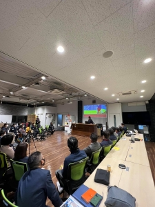 中間発表会を行いました